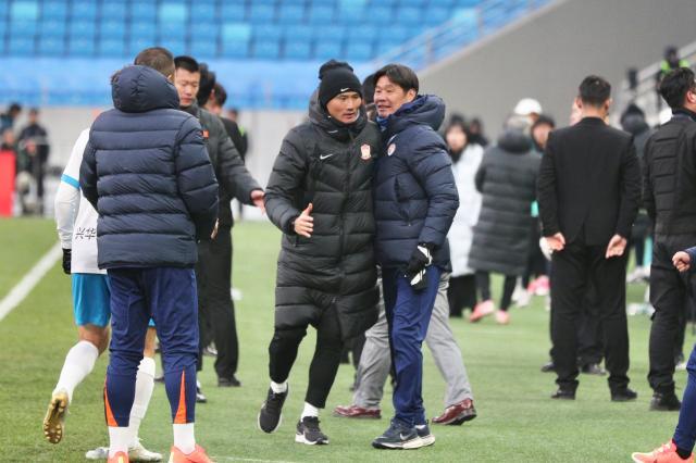 开云登录入口-青岛两队大变样 德比战和为贵两土帅斗法未分胜负