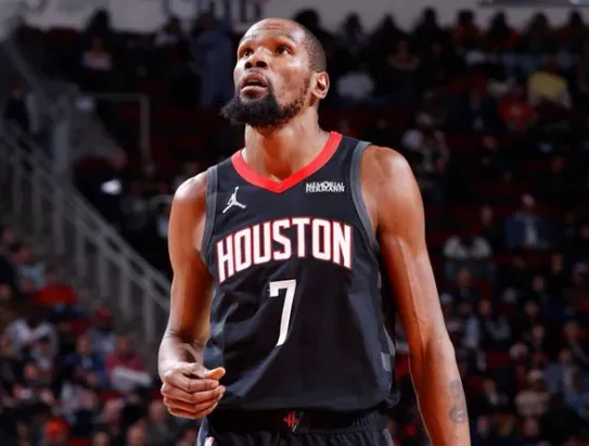 杜兰特生涯篮板数升至历史第78位，助攻数升至历史第72位