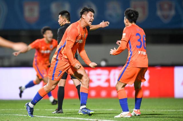 开云平台登录-泰山人人都想亲自加上冕冠 伤员盼复出郝伟在斟酌