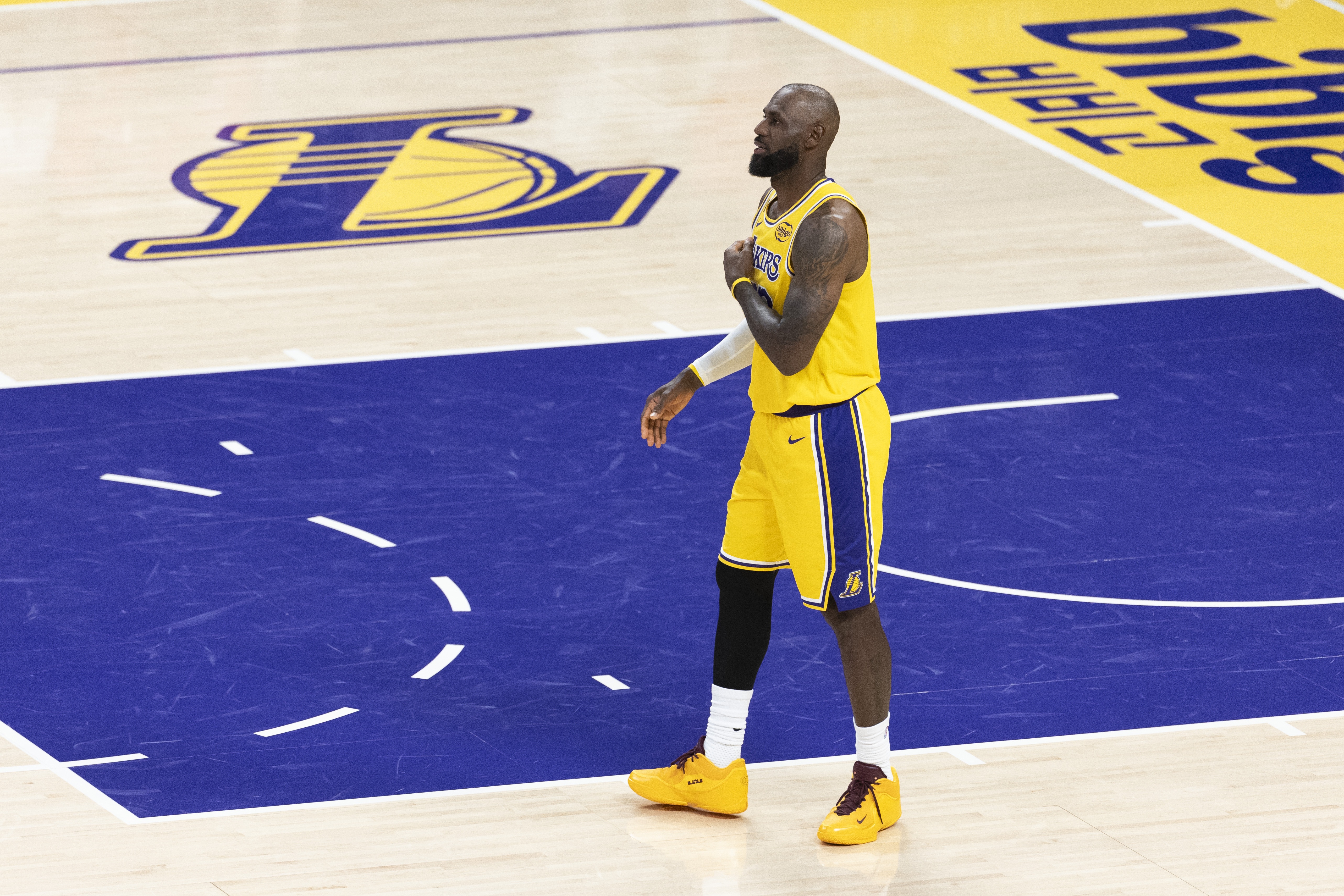 kaiyun体育-Shams：詹姆斯本人&amp;联盟感觉他会再打一年 湖人表现影响他的未来